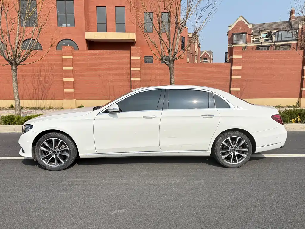 Mercedes-Benz E-Class 2020 — фото 10