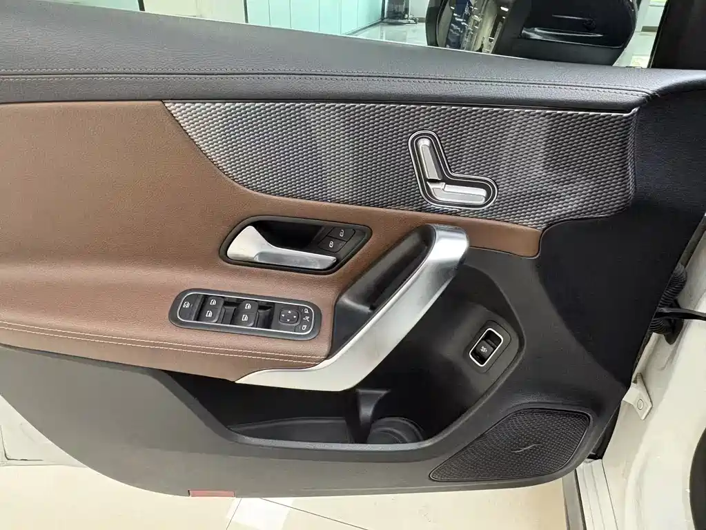 Mercedes-Benz A-Class 2019 — фото 11