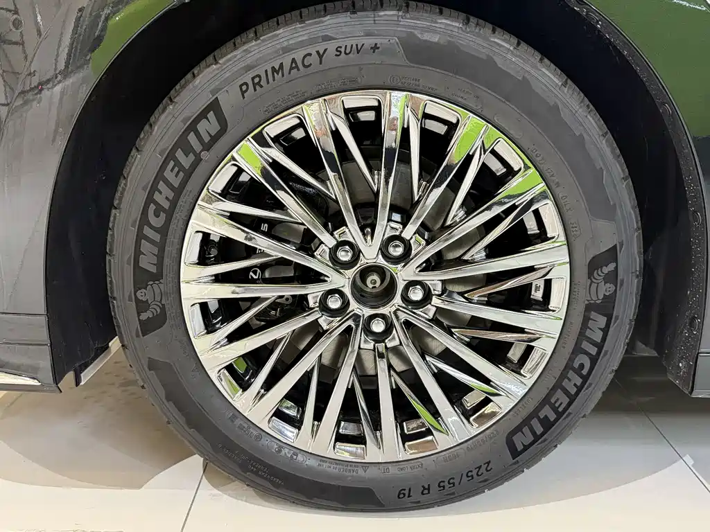 Lexus LM — фото 9