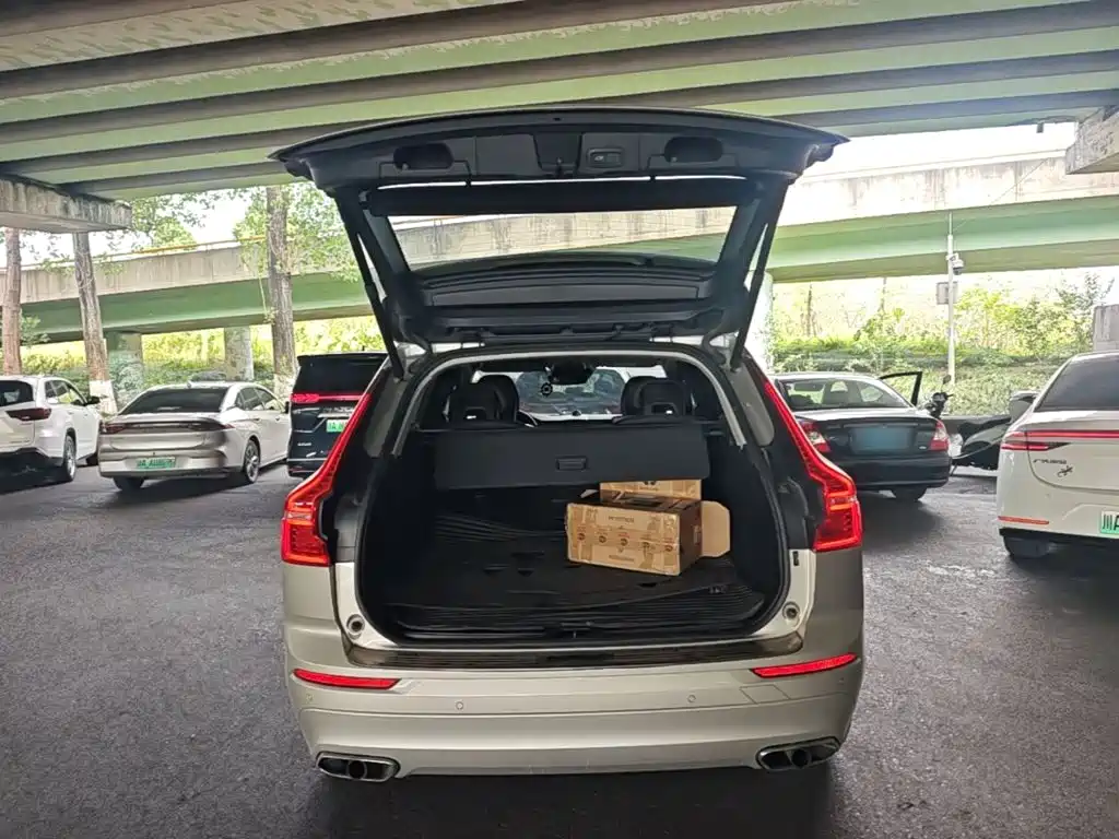 Volvo XC60 2019 — фото 19