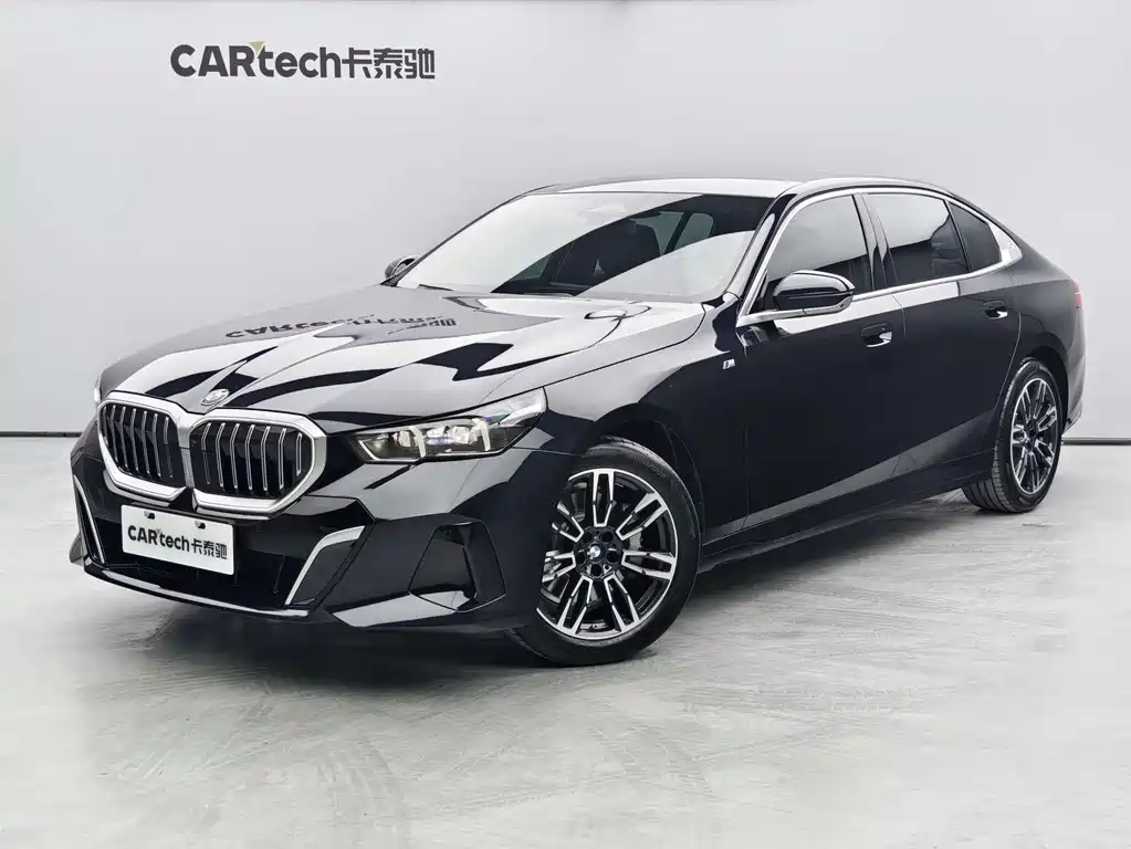 BMW 5 Series 2024 — фото 1