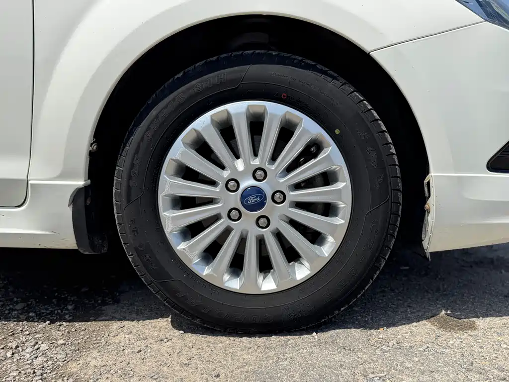 Ford Focus 2014 — фото 14
