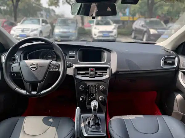 Volvo V40 2017