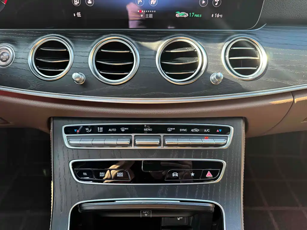 Mercedes-Benz E-Class 2021 — фото 17