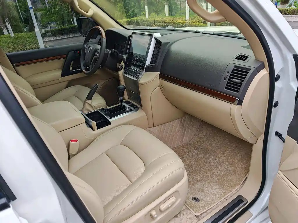 Toyota Land Cruiser 2017 — фото 12