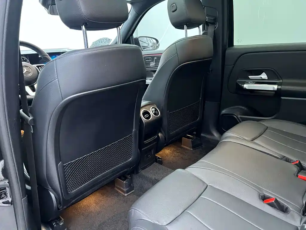 Mercedes-Benz GLB 2023