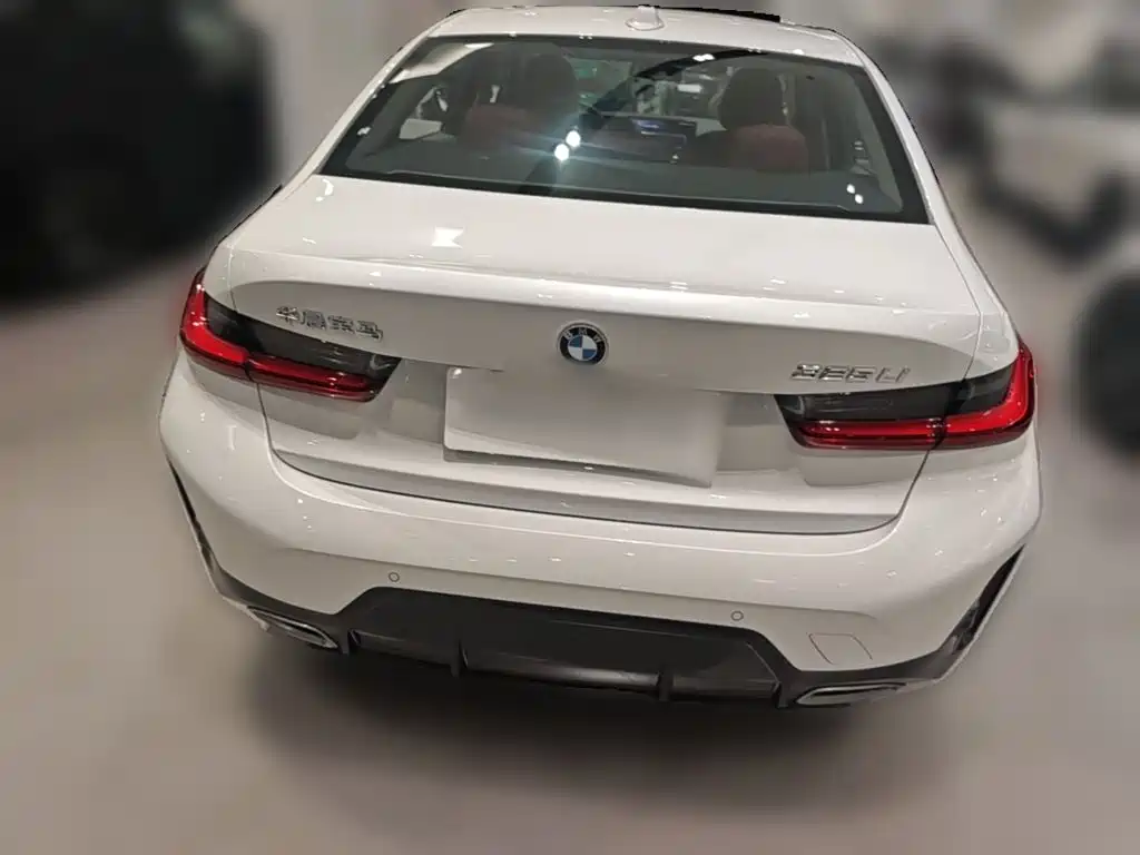 BMW 3 Series 2025 — фото 10