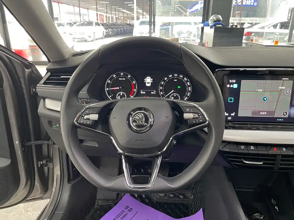 Skoda Octavia 2022 — фото 9