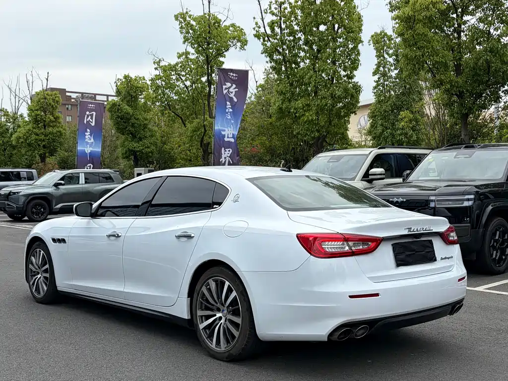Maserati Quattroporte 2016 — фото 17