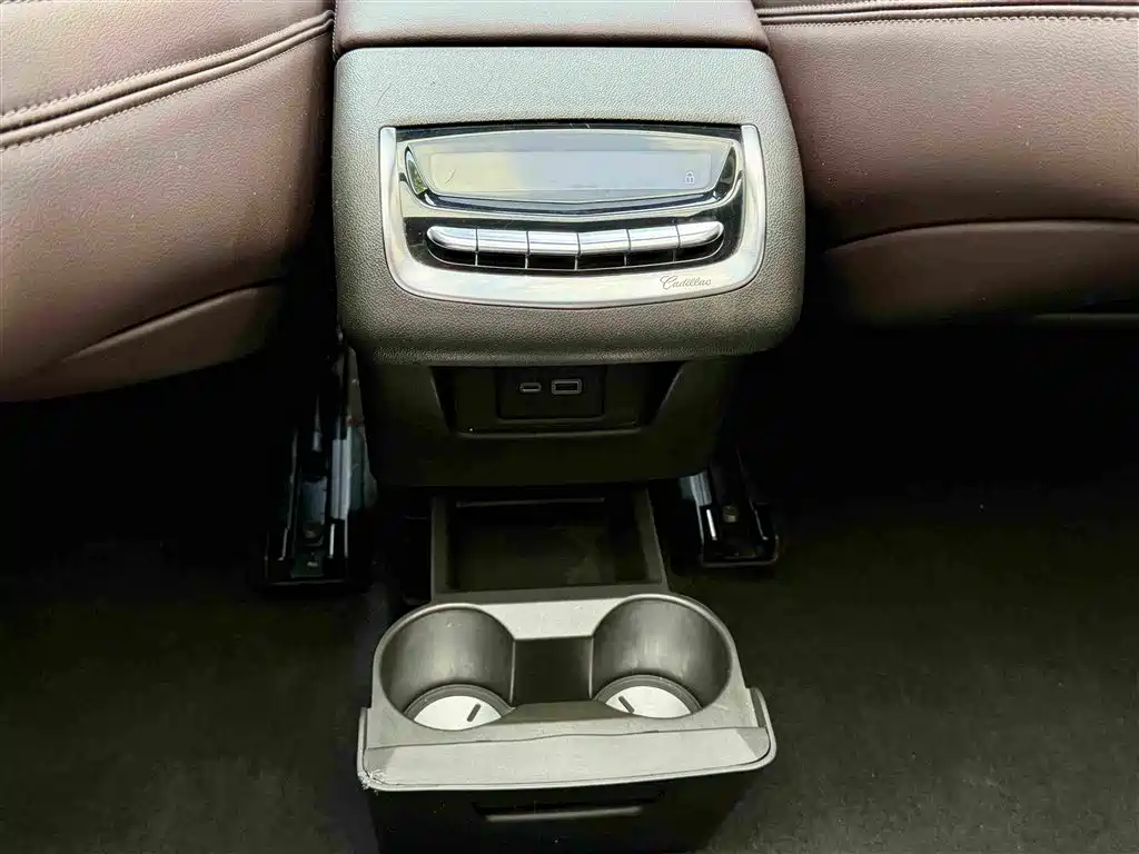 Cadillac XT6 2020 — фото 24