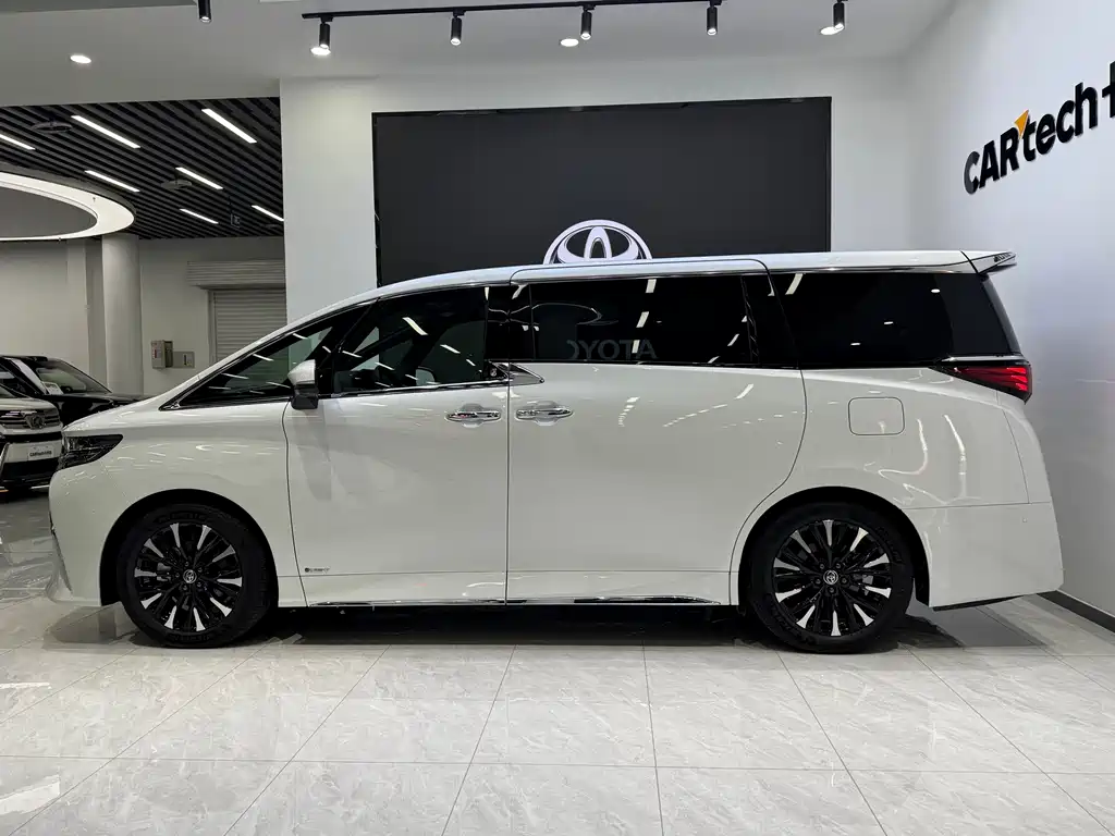 Toyota Alphard 2026 — фото 6