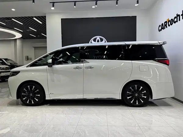 Toyota Alphard 2026