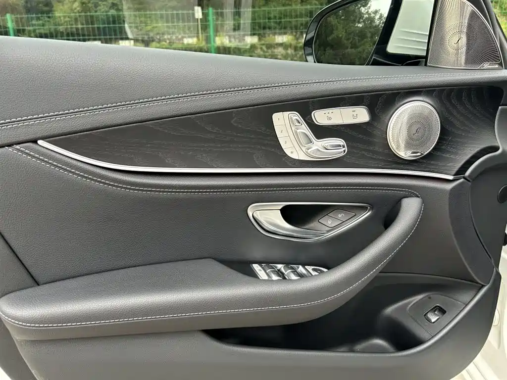 Mercedes-Benz E-Class 2019 — фото 13