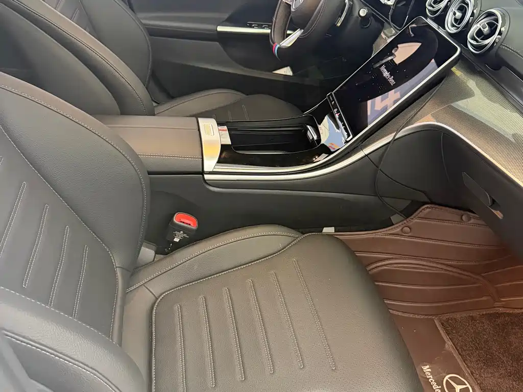 Mercedes-Benz C-Class 2025 — фото 17