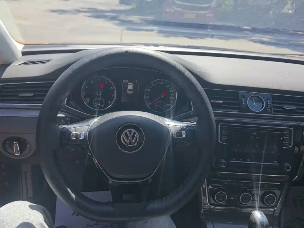 Volkswagen Passat 2017 — фото 10