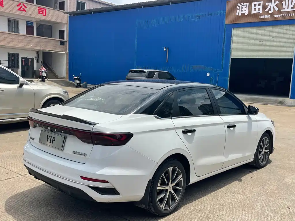 Geely Emgrand 2023