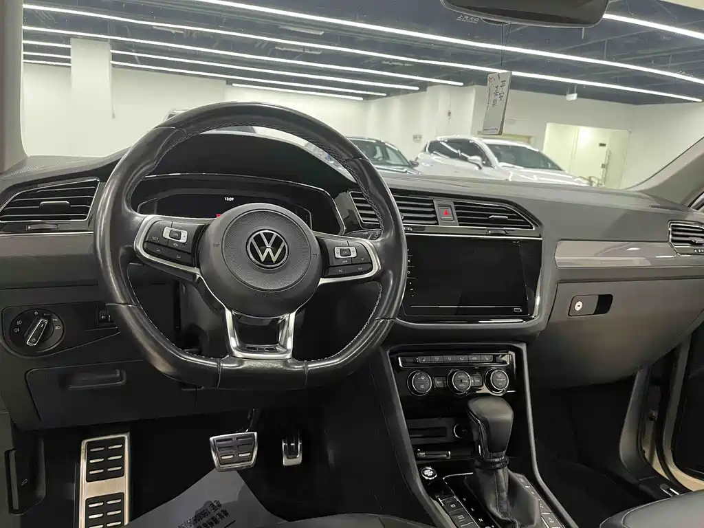 Volkswagen Tiguan L 2021 — фото 6