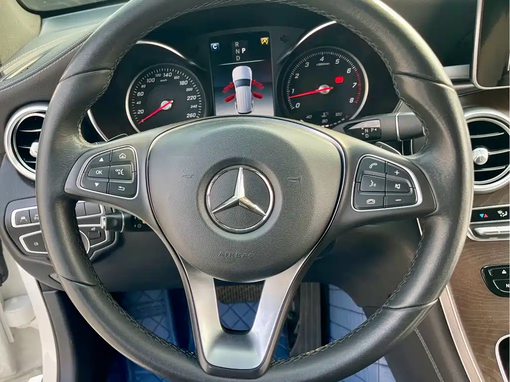 Mercedes-Benz GLC 2018 — фото 12