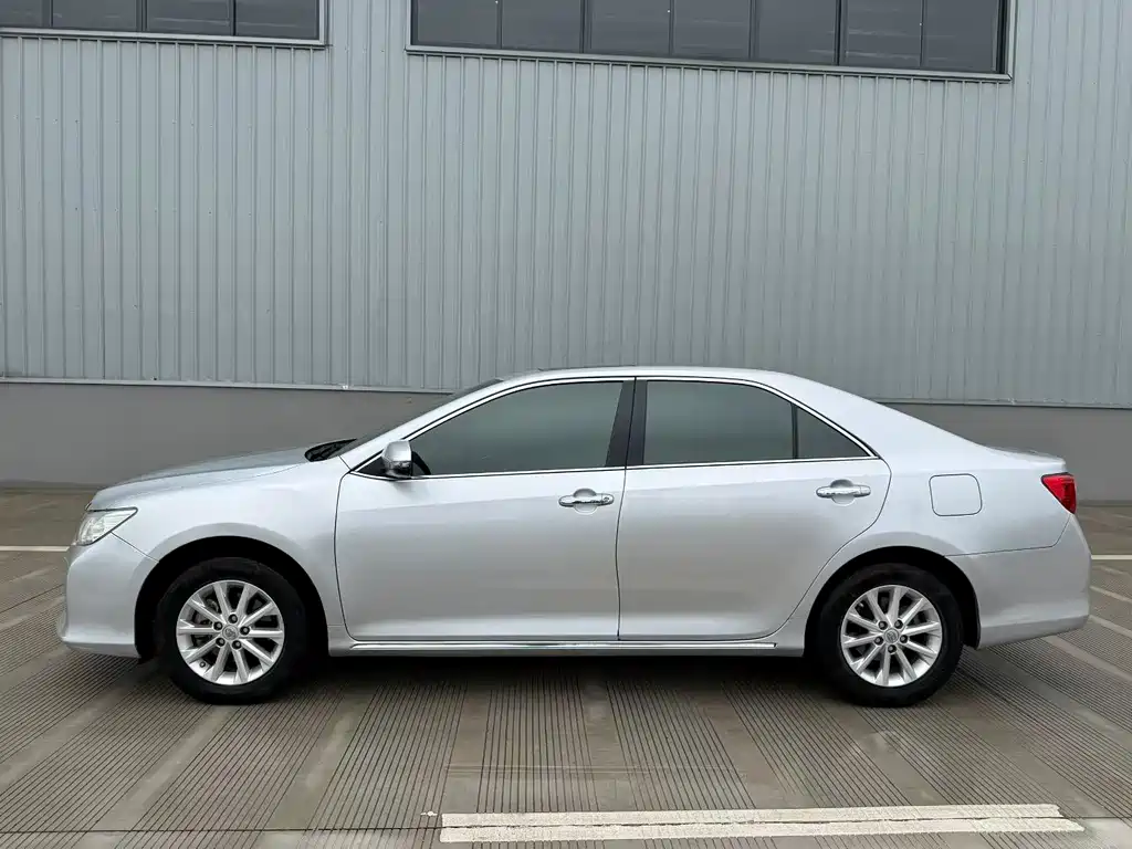 Toyota Camry 2014 — фото 3