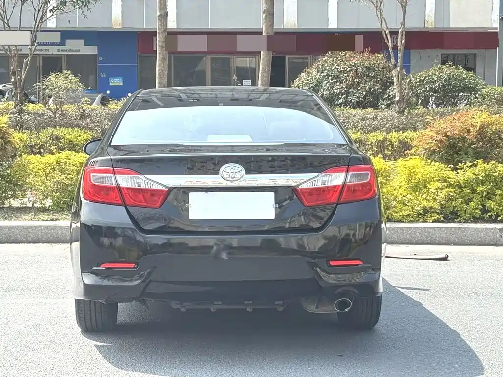 Toyota Camry 2014 — фото 6