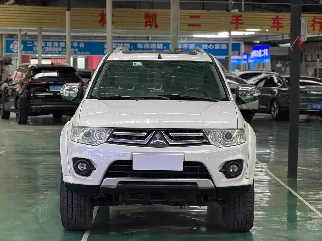 Mitsubishi Pajero Sport 2017 — фото 2