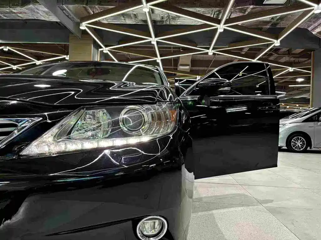 Lexus ES 2015 — фото 19