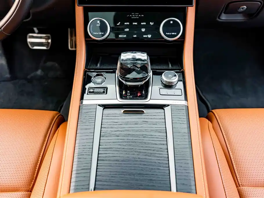 Jaguar XFL 2024 — фото 11