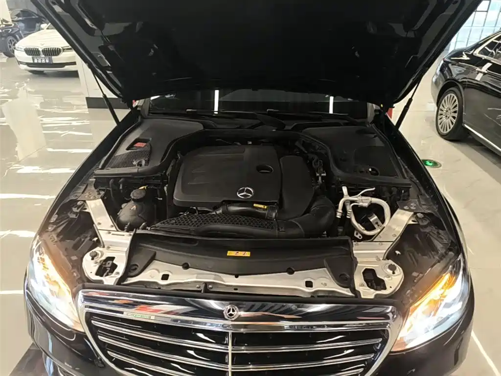 Mercedes-Benz E-Class 2019 — фото 20