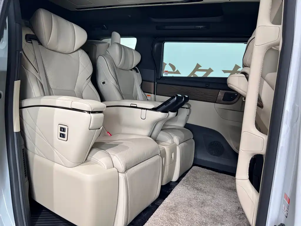 Toyota Vellfire 2025 — фото 10