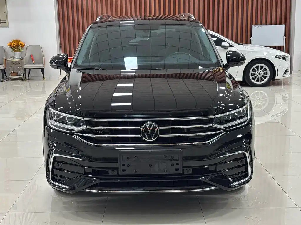 Volkswagen Tiguan L 2023 — фото 2