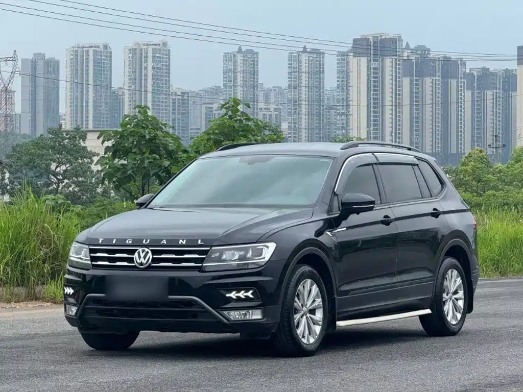 Volkswagen Tiguan L 2018 — фото 1