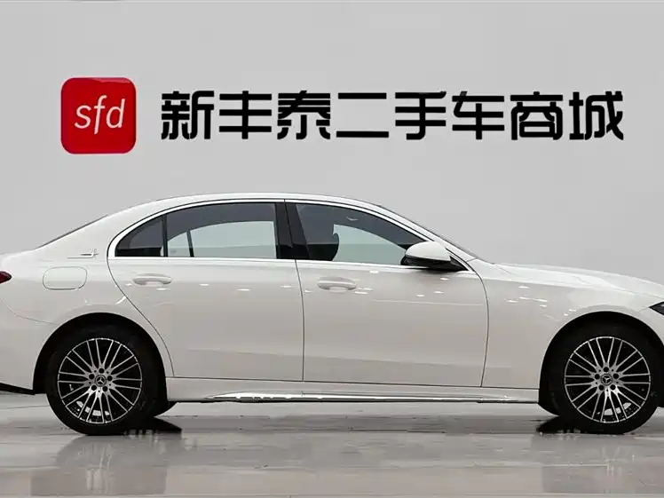 Mercedes-Benz C-Class 2024 — фото 3