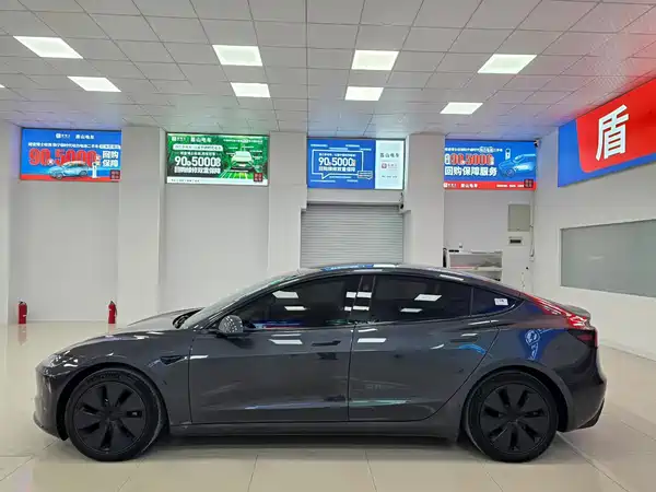 Tesla Model 3 2024