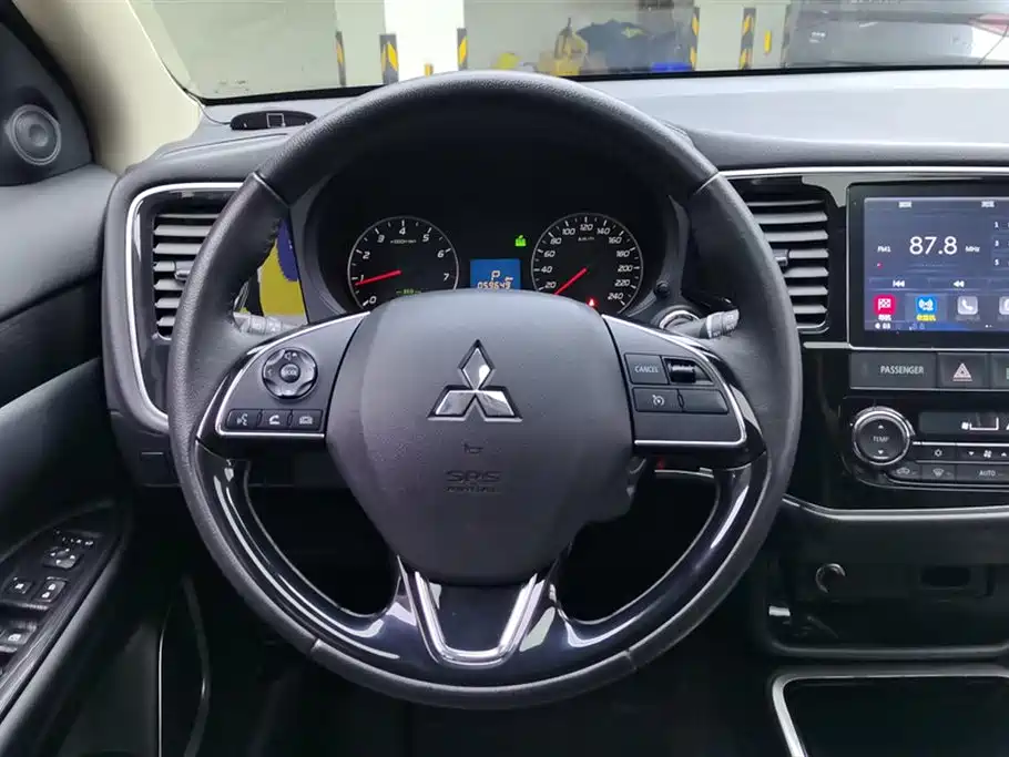 Mitsubishi Outlander 2018 — фото 15
