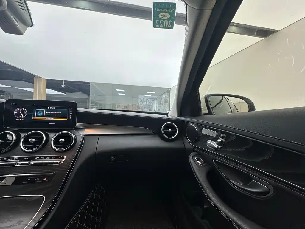 Mercedes-Benz C-Class 2020 — фото 18