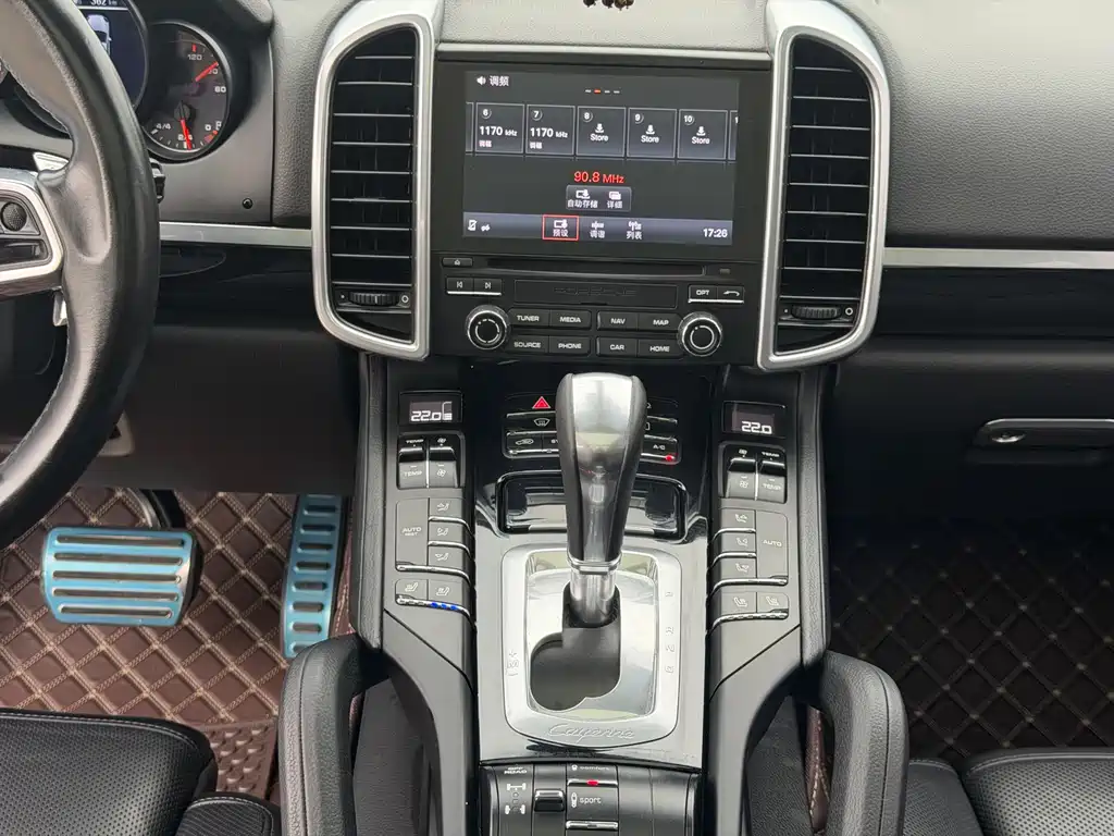 Porsche Cayenne 2017 — фото 16