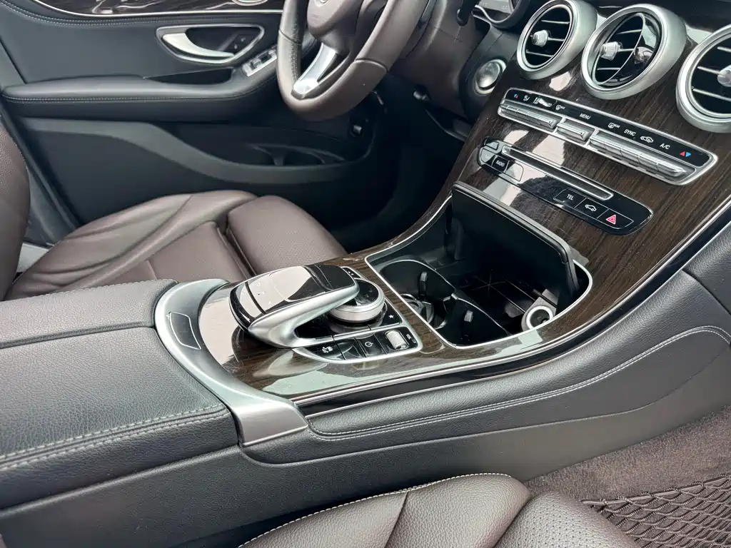 Mercedes-Benz GLC 2018 — фото 13
