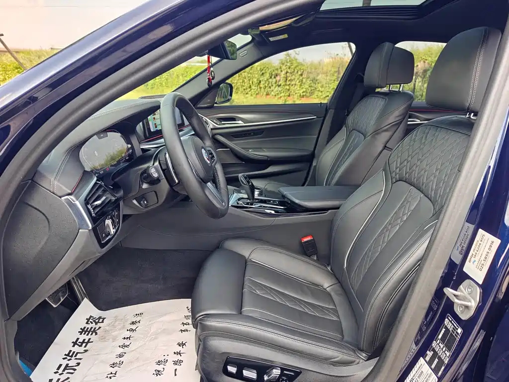 BMW 5 Series 2023 — фото 13