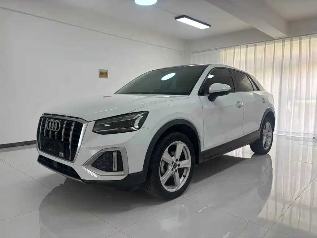 Audi Q2L 2022 — фото 1