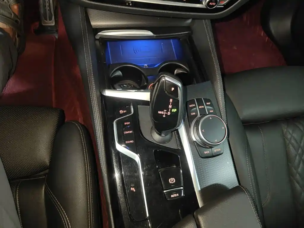 BMW 5 Series 2021 — фото 10