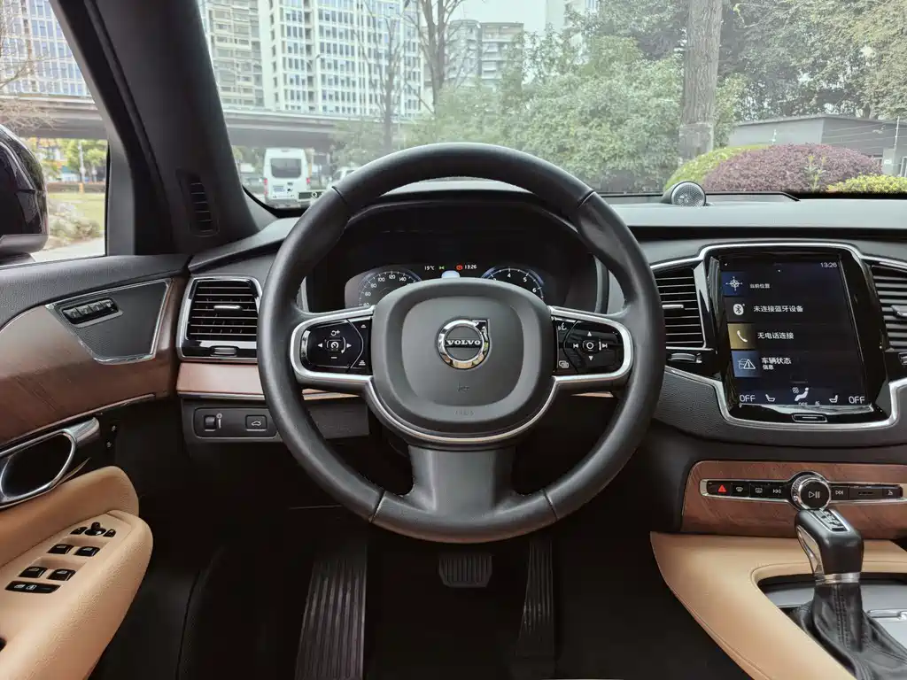 Volvo XC90 2019 — фото 13