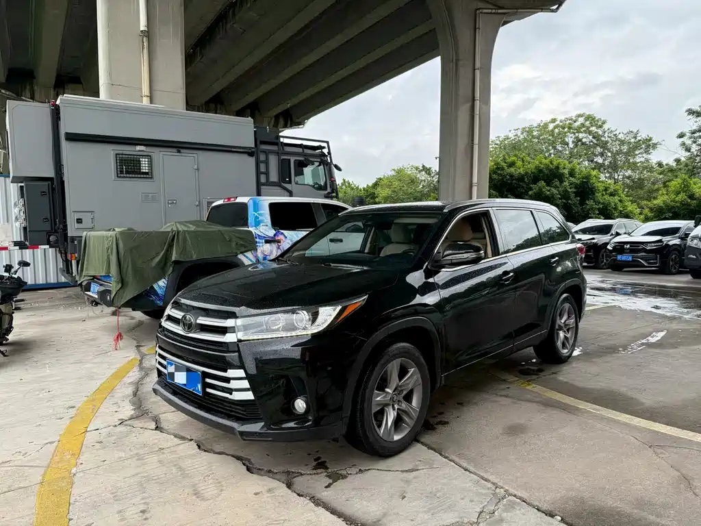 Toyota Highlander 2018 — фото 1