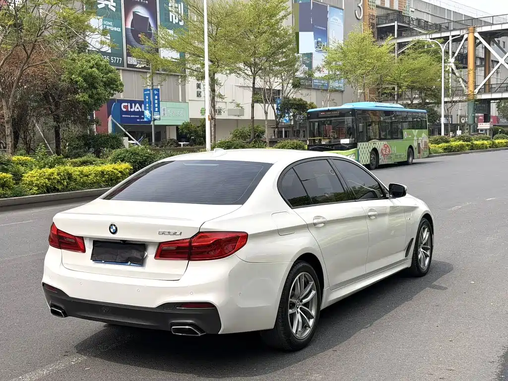 BMW 5 Series 2020 — фото 9