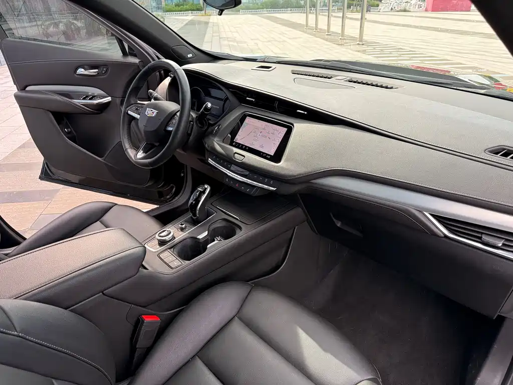 Cadillac XT4 2022 — фото 12