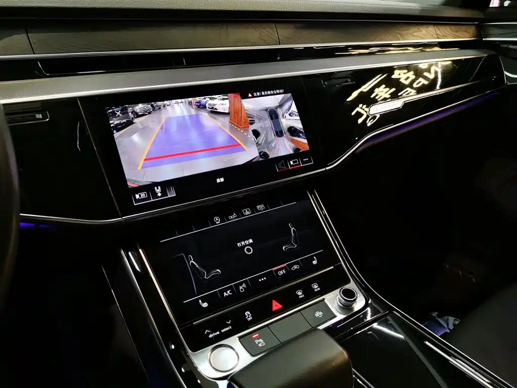 Audi A8 2018 — фото 8