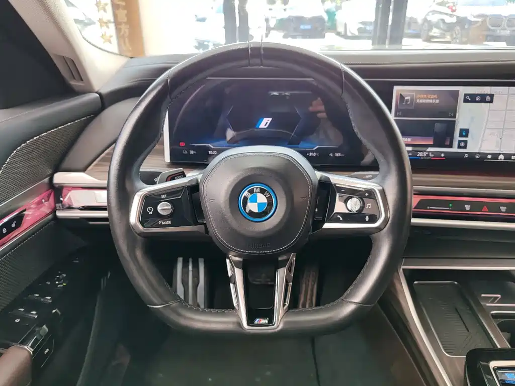 BMW i7 2023 — фото 12