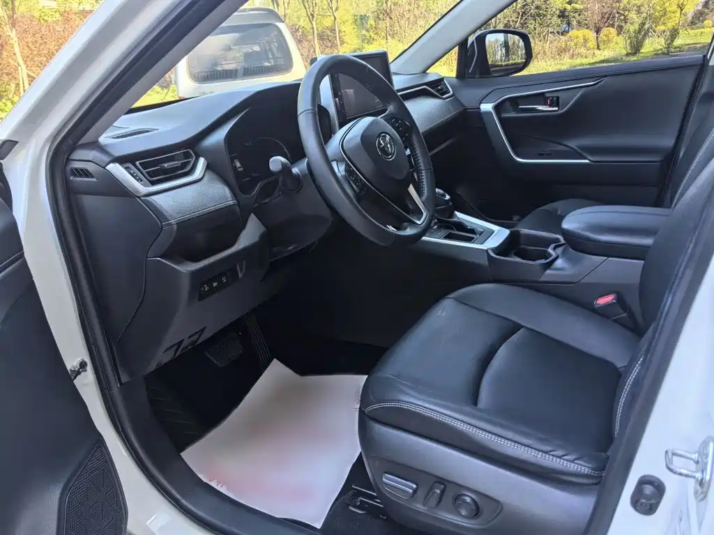 Toyota RAV4 2020 — фото 10