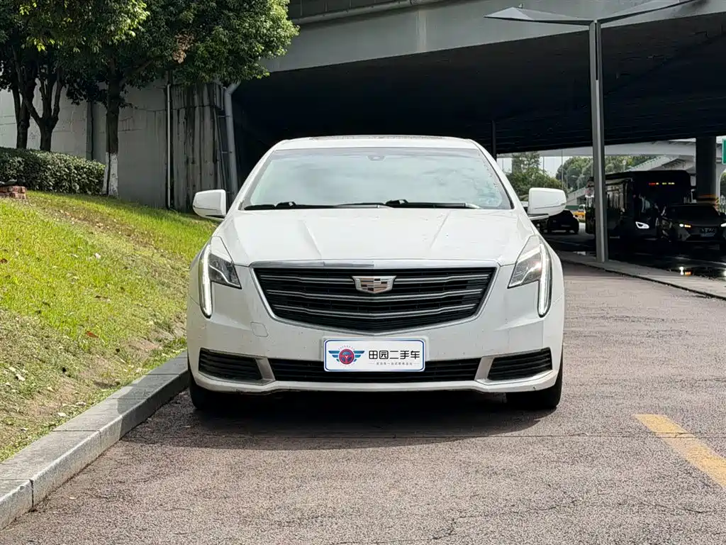 Cadillac XTS 2018 — фото 2