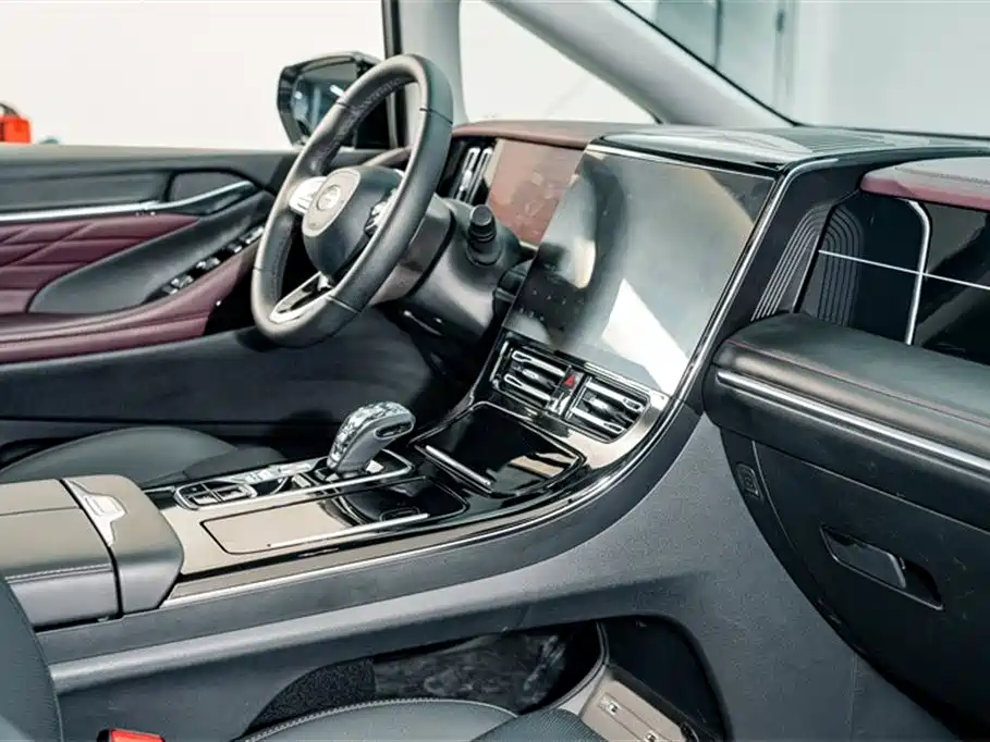 GAC Motor Trumpchi M8 2023 — фото 17