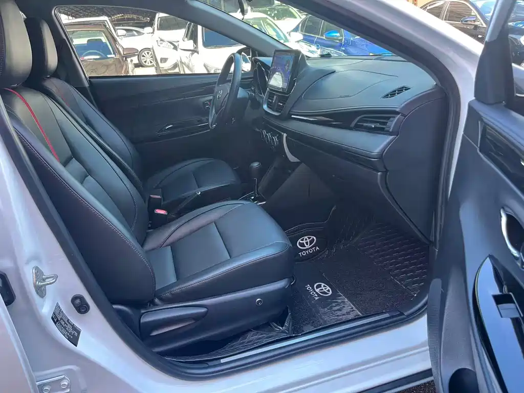 Toyota Yaris L 2022 — фото 12